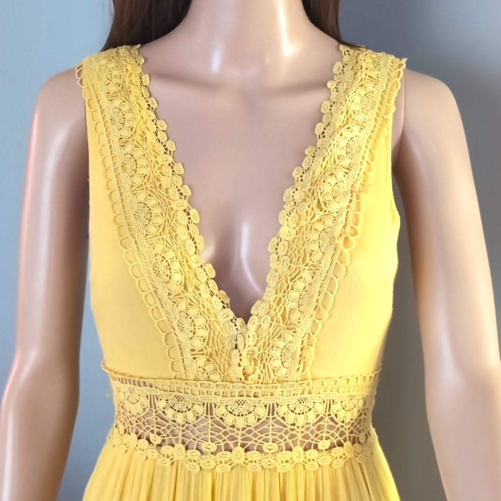 Dress that feels like 🌞Sunshine. Yellow. Sheer cutouts,lace,ruffles.Low back. M